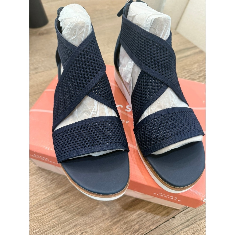New In Box Easy Spirit Wander2 Navy‎ Blue Comfort Flat Back Zip Sandal Size 7.5